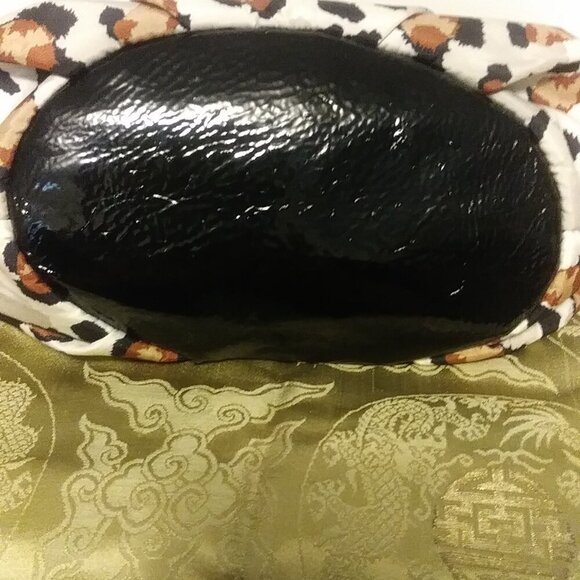 Betsey Johnson Cheetah/Leopard Print Bag/Purse with patent leather accents - Picture 6 of 11